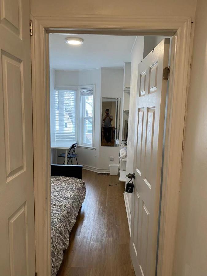 Single Room With Shared Bathroom 536C Toronto Exterior foto